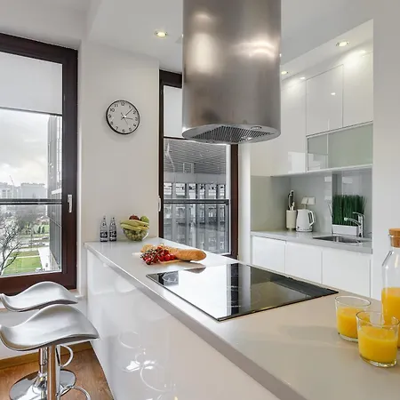 Premium In The Center Of With Free Parking & Balcony Apartment *