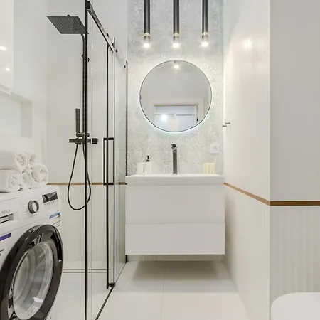 Apartmán Premium In The Center Of With Free Parking & Balcony