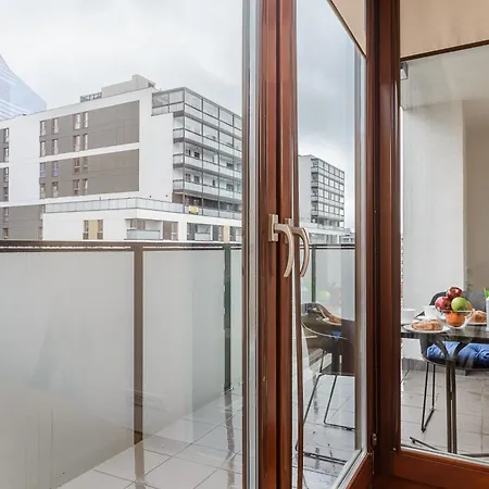 Premium In The Center Of With Free Parking & Balcony Apartmán