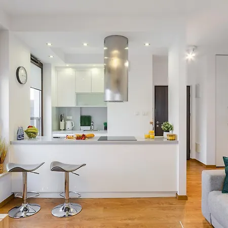 Premium In The Center Of With Free Parking & Balcony