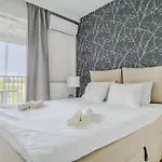 Premium In The Center Of With Free Parking & Balcony Apartament