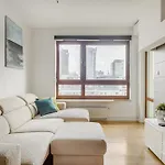 Premium In The Center Of With Free Parking & Balcony *