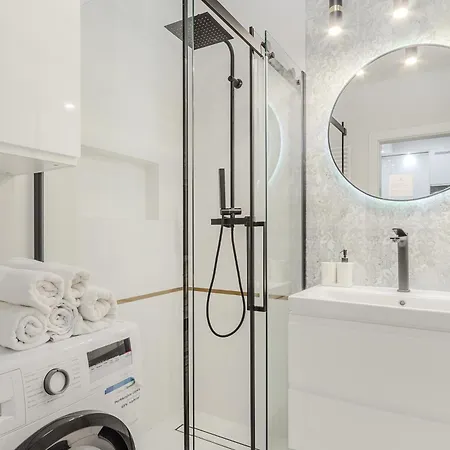 Premium In The Center Of With Free Parking & Balcony