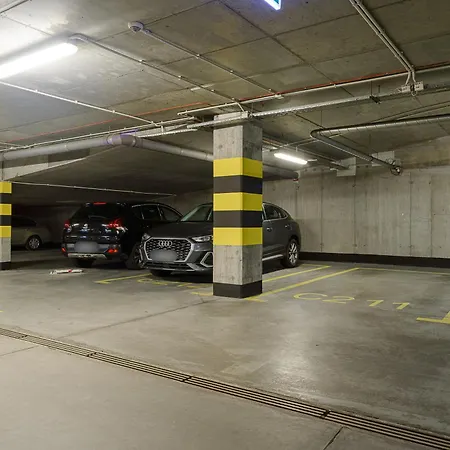 Premium In The Center Of With Free Parking & Balcony *