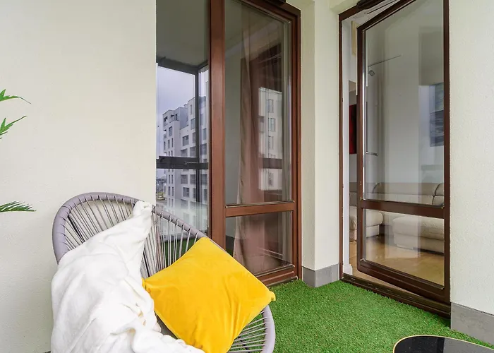 Premium In The Center Of With Free Parking & Balcony *