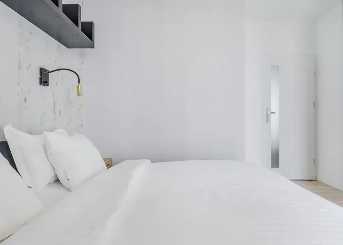 Premium In The Center Of With Free Parking & Balcony Apartament Warszawa