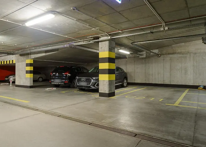 Premium In The Center Of With Free Parking & Balcony *