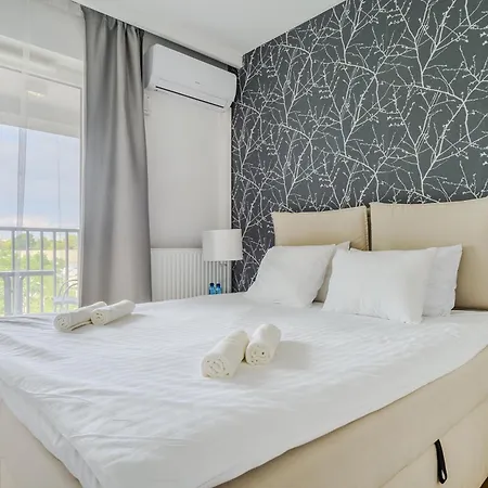 Premium In The Center Of With Free Parking & Balcony Apartment