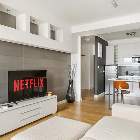 Premium In The Center Of With Free Parking & Balcony Apartment Warsaw