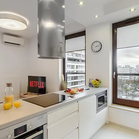 Apartment Premium In The Center Of With Free Parking & Balcony