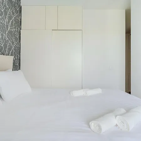 Апартаменты Premium In The Center Of With Free Parking & Balcony *