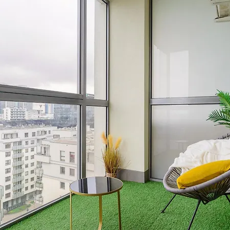 Premium In The Center Of With Free Parking & Balcony Апартаменты *